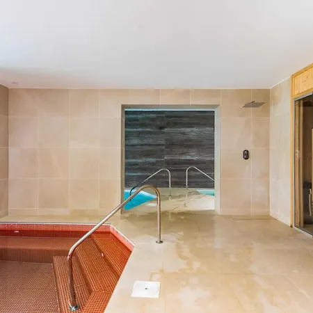 Stylish In Alicante With Seaview, Pool And Apartment