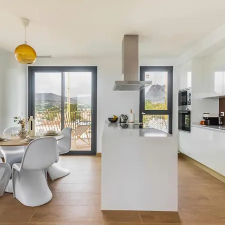 Apartment Stylish In Alicante With Seaview, Pool And